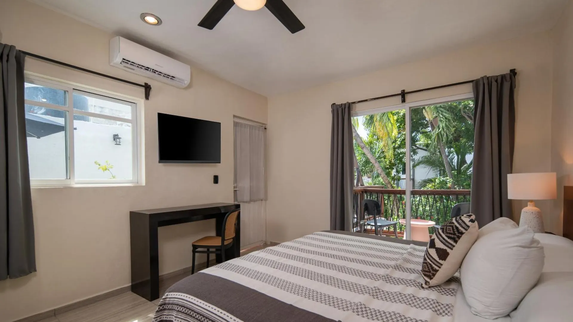 Hotel Caracol Isla Mujeres 3*,
